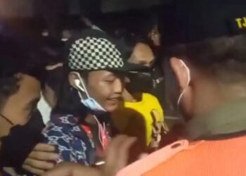 Tak Pakai Masker saat Nongkrong, Bonge "Citayam" Diciduk Satpol PP yang Sedang Patroli 18 Tak Pakai Masker saat Nongkrong, Bonge “Citayam” Diciduk Satpol PP yang Sedang Patroli
