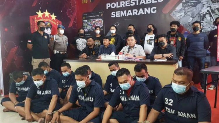 Sebelas petugas satpam RS Kariadi Semarang lelaku penganiayaan hinghmga tewas di hadirkan saat pers rilis di Mapolrestabes Semarang, Jumat (30/7/2022)(ANTARA/ I.C.Senjaya)