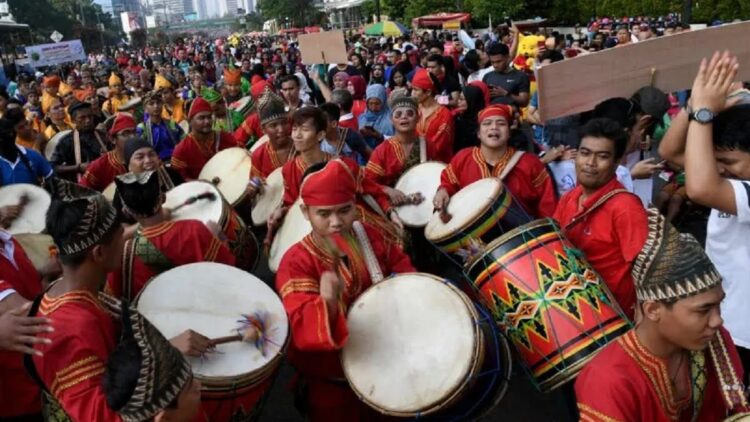 Sejumlah perwakilan warga menggelar aksi Save Maninjau di Jakarta, Minggu (9/9/2018). (ANTARA FOTO/Akbar Nugroho Gumay)