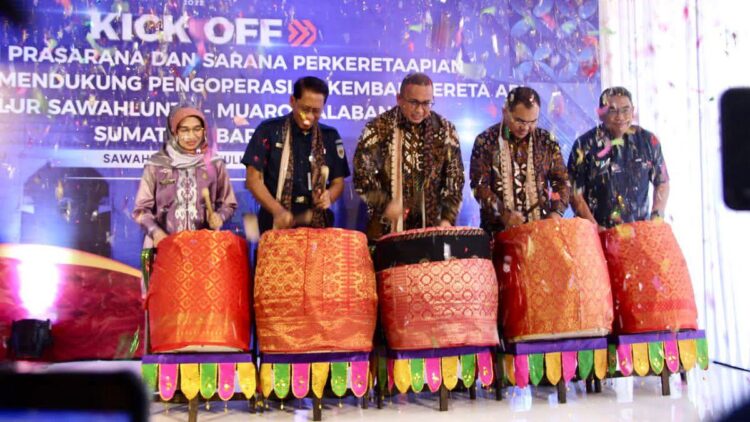 Andre Rosiade saat kick off pembangunan jalur KA di Sawahlunto.
