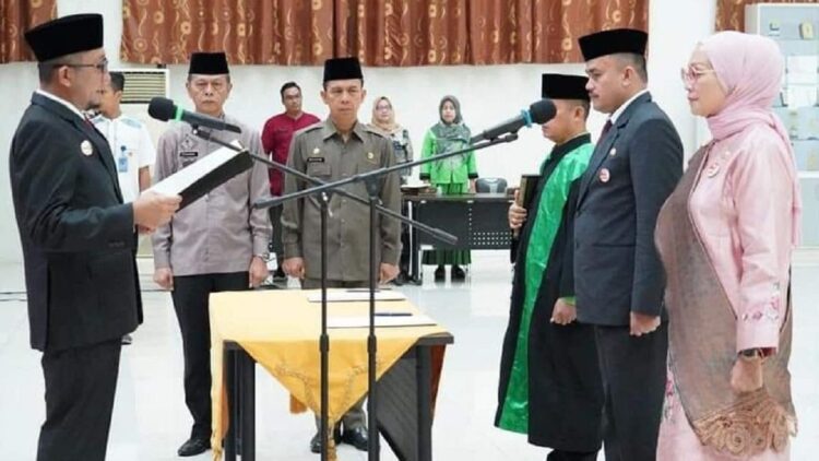 Wali Kota Padang Hendri Septa lantik pejabat eselon II.