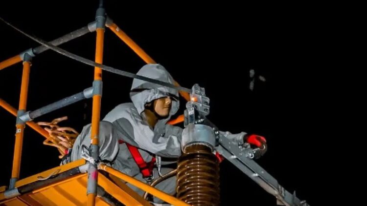 Dalam Kondisi Cuaca Buruk, PLN Berhasil Pulihkan 100 Persen Gangguan Listrik Sumatera-Babel 1 PLN pulihkan 100 persen pasca terjadi gangguan di Sumatra dan Babel. (ANTARA/HO-PLN)