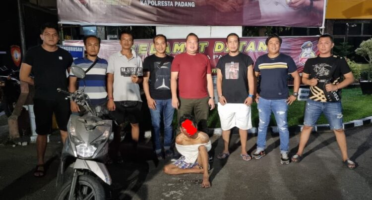 Terekam CCTV, Maling Motor di Padang Diciduk Polisi lalu Dihadiahi Peluru 1 IMG 20220717 WA0016