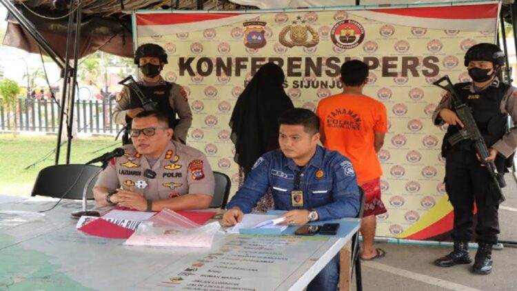 Dijual ke Luar Daerah, Penyalahguna Pupuk Subsidi di Sijunjung Raup Untung Rp47 Ribu per Karung 1 Polres Sijunjung melakukan pres rilis terkait penangkapan pelaku penyalahgunaan pupuk subsidi. (IST)