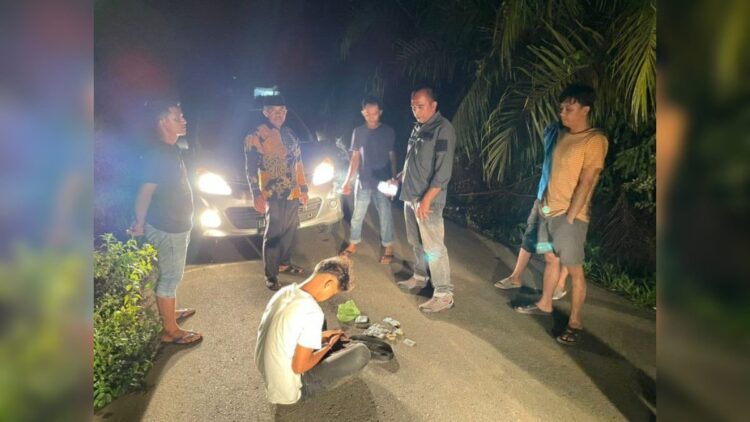 Polisi di Dharmasraya Ciduk Pengedar Narkoba saat Hendak Transaksi 1 Polres Dharmasraya meringkus pengedar narkoba yang hendak transaksi. (IST)
