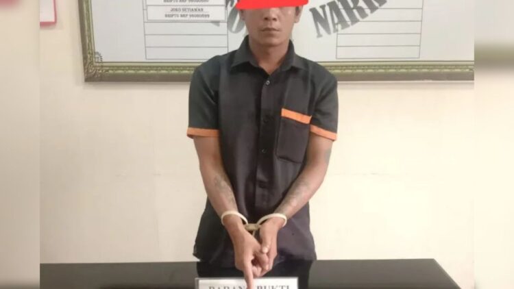 Tersangka beserta barang bukti. (Antara/HO-Dok Humas Polres Agam