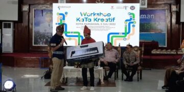 Pemain Talempong di Pariaman Ini Dapat Hadiah Keyboard dari Sandiaga Uno