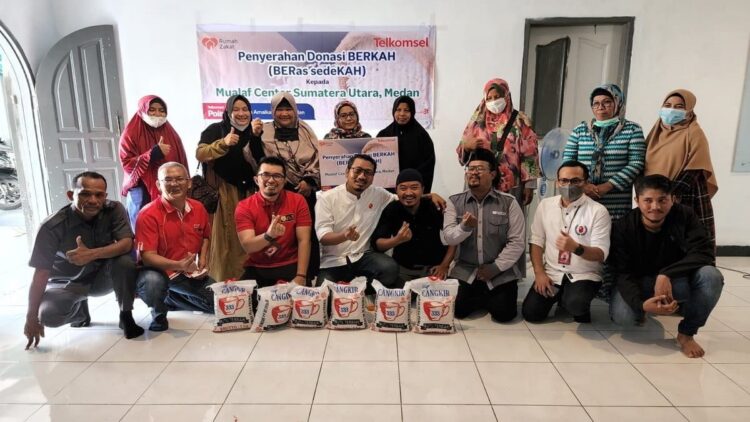 Penyerahan Donasi Berkah Telkomsel.