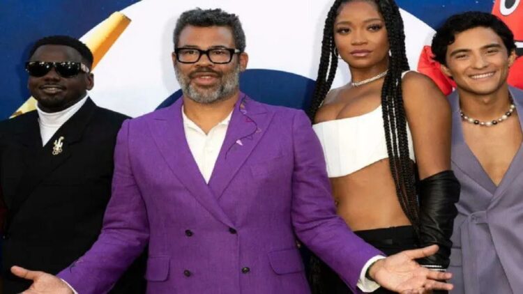 Sutradara Jordan Peele (kedua dari kiri) bersama aktor Daniel Kaluuya (kiri), Keke Palmer dan Brandon Perea (ketiga dan keempar dari kiri) saat menghadiri pemutaran perdana dunia film "Nope" di Chinese Theatre di Hollywood, California, AS. (VALERIE MACON/AFP)