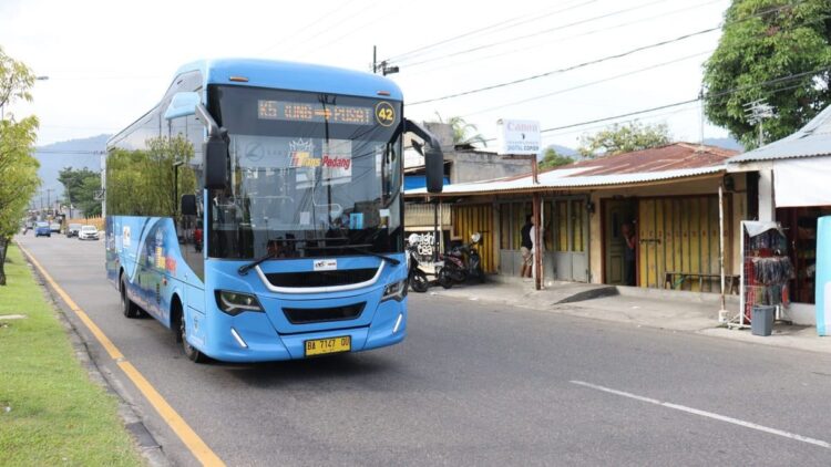 Banjir Keluhan soal Trans Padang: Bus Panas, Aturan Ribet dan Sopir Ugal-ugalan 1 Bus Trans Padang. (Foto: Dok. Radarsumbar.com)