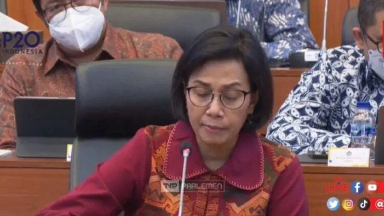 Pendapatan Negara di Semester I Capai Rp1.317,2 T, Paling Banyak dari Penerimaan Pajak 1 Menteri Keuangan Sri Mulyani dalam rapat kerja bersama Badan Anggaran DPR RI yang dipantau secara daring di Jakarta, Jumat (1/7/2022). ANTARA/Agatha Olivia