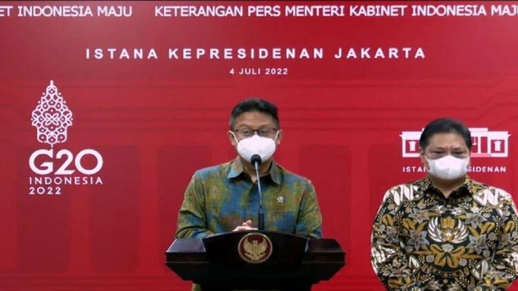 Menteri Kesehatan Budi Gunadi Sadikin dalam keterangan pers terkait evaluasi PPKM yang disaksikan secara virtual dari Jakarta, Senin (4/7/2022). (ANTARA/Mentari Dwi Gayati)