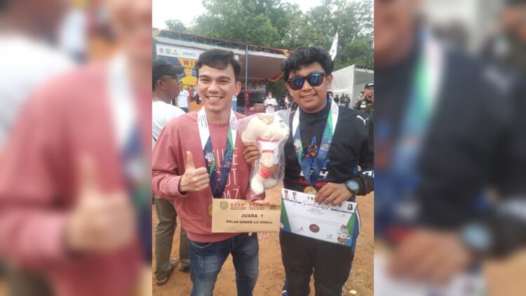 Dua offroader Sumbar meraih medali emas Fornas di Palembang. (IST)