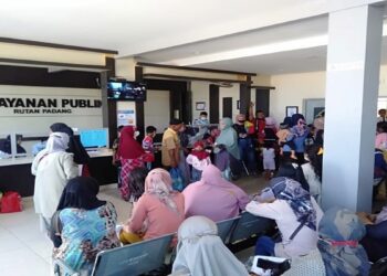 Jam Besuk Dibuka kembali, Ratusan Keluarga Napi Berbondong-bondong Datangi Rutan Padang