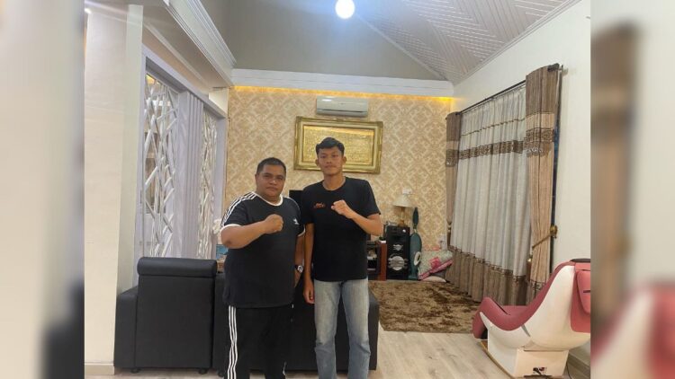 Verry Mulyadi Berharap Ikram Al Ghiffari Bisa Berikan Performa Terbaik di Timnas U-16 1 Talenta sepakbola Ranah Minang, Ikram Al Ghiffari bersilaturahmi ke kediaman Verry Mulyadi. (IST)