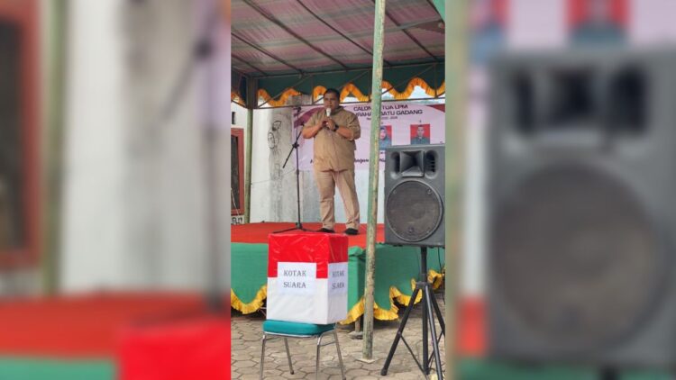 Demi Kemajuan Daerah, Verry Mulyadi Minta Ketua LPM Batugadang Jalin Sinergi dengan Semua Pihak 1 Tokoh masyarakat Lubukkilangan Verry Mulyadi menyampaikan sambutan di acara pemilihan ketua LPM Batugadang. (IST)