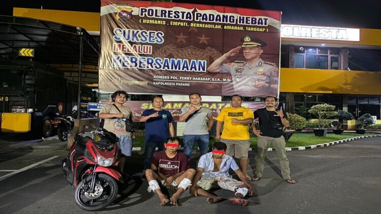 Dua pelaku curanmor ditangkap polisi di Padang. (IST)