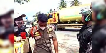 Beraktifitas di Lampu Merah, 3 Orang di Padang Digaruk Satpol PP 8 Beraktifitas di Lampu Merah, 3 Orang di Padang Digaruk Satpol PP