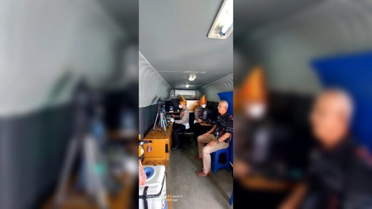 Layanan SIM keliling Polresta Padang saat berada di kawasan Lubuk Minturun. (IST)