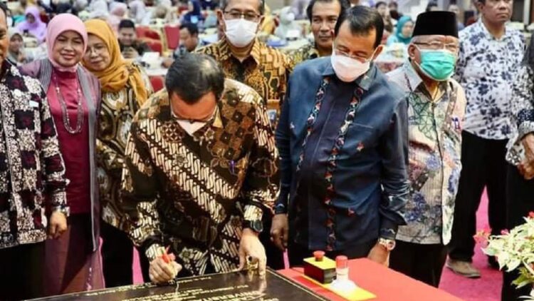 Peresmian tiga laboratorium di UNP oleh Dirjen Dikti.