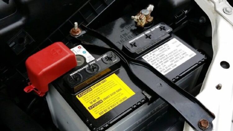 Ilustrasi aki mobil. (Foto: BruceEmmerling/Pixabay)