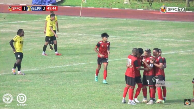 Laga Ketiga Tur Jawa, Semen Padang FC Kalahkan Persiba 3 Gol Tanpa Balas 1 Selebrasi pemain Semen Padang FC usai mengalahkan Persiba di laga ketiga Tur Jawa. (tangkapan layar)