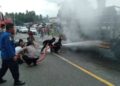 Bawa 12 Unit Motor, Truk Ekspedisi Terbakar di Jalan Lintas Padang Pariaman 4 Bawa 12 Unit Motor, Truk Ekspedisi Terbakar di Jalan Lintas Padang Pariaman