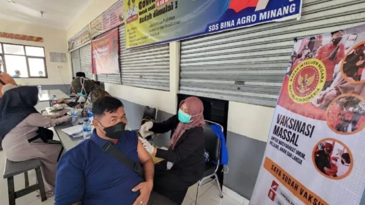 Vaksinasi Binda Sumbar di Pasaman Barat.