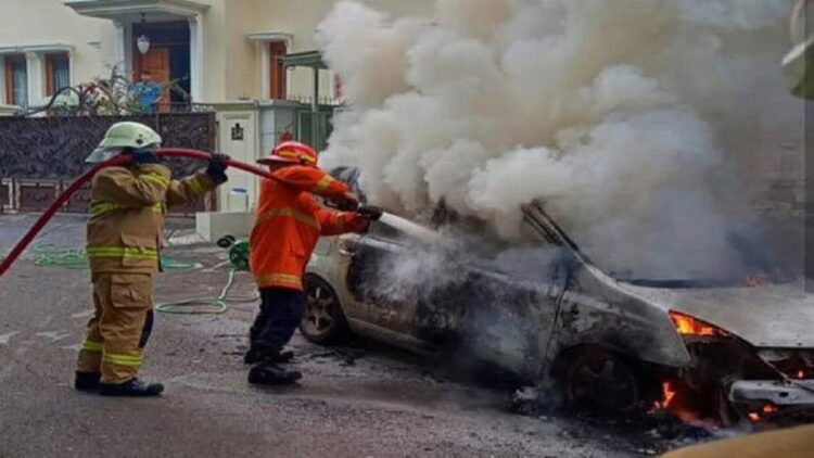 Mobil Pikap Terbakar di Subang, 4 Penumpang Tewas Terpanggang 1 Ilustrasi mobil terbakar. (net)
