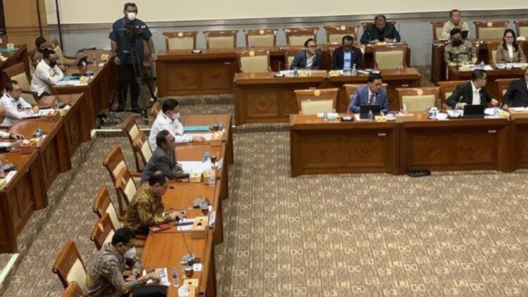 Komisi III DPR RI menggelar RDP dengan LPSK, Kompolnas hingga Komnas HAM untuk membahas kasus penembakan Brigadir J yang melibatkan mantan Kadiv Propam Polri Irjen Ferdy Sambo. (Liputan6.com/Delvira Hutabarat)