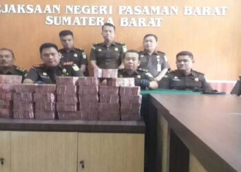 Tersangka Dugaan Suap Pembangunan RSUD Serahkan Uang Rp3,8 M ke Kejari Pasbar