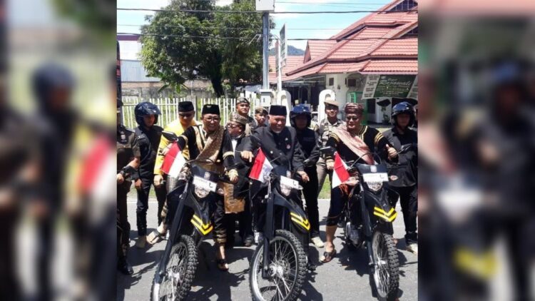 Gubernur Sumbar bersama wali kota dan ketua DPRD Padang. (IST)