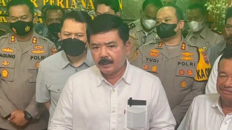 Menteri Hadi Ingatkan Jajaran Tak Persulit Pengurusan Sertifikat Rumah 1 Menteri ATR dan Kepala BPN Hadi Tjahjanto. (Sumber: Twitter @TjahjantoHadi)