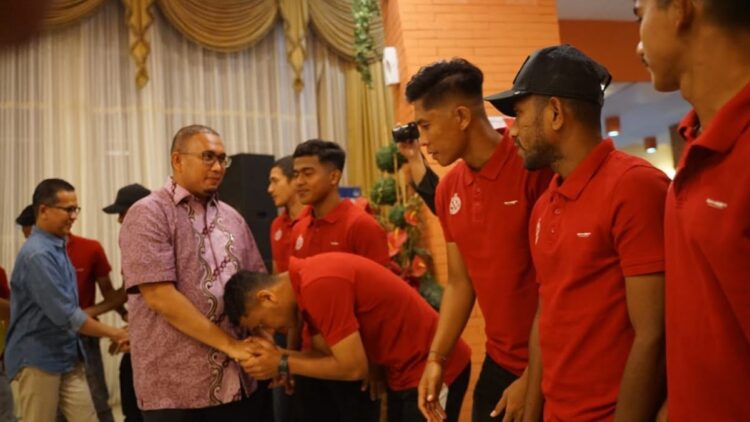 Andre Rosiade lepas pemain Semen Padang FC