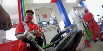 Ilustrasi pengisian BBM. (net)