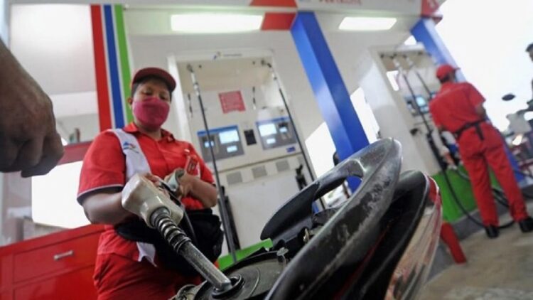 Kuota BBM Subsidi Menipis, Pertamina: Harus Ada Pembatasan 1 Ilustrasi pengisian BBM. (net)