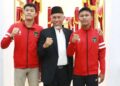 Gubernur Mahyeldi bertemu dua anak muda Sumbar yang jadi penggawa Timnas U-16