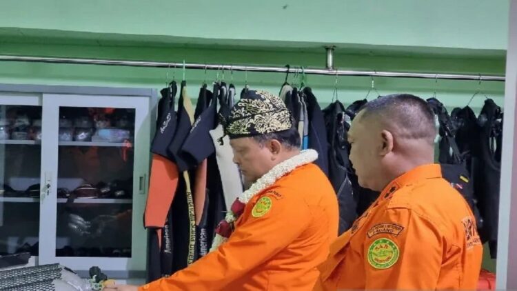 Basarnas Padang Tambah Alat Deteksi Pergerakan Manusia di Reruntuhan 1 Kepala Basarnas Marsekal Madya TNI Henri Alfiandi saat melakukan kunjungan kerja ke kantor Basarnas Padang, Rabu (10/8). (ANTARA/Fathul Abdi)