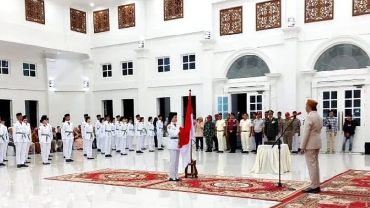 Pengukuhan Paskirbraka Bukittinggi. (Antara/Al Fatah)