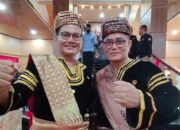 Pakai Baju Adat Minang, Kadept Komunikasi Semen Padang Dikira ‘Datuak’