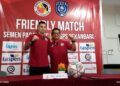 Kapten Semen Padang FC dan coach Delfiadri