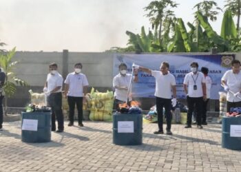 Mendag musnahkan pakaian bekas impor