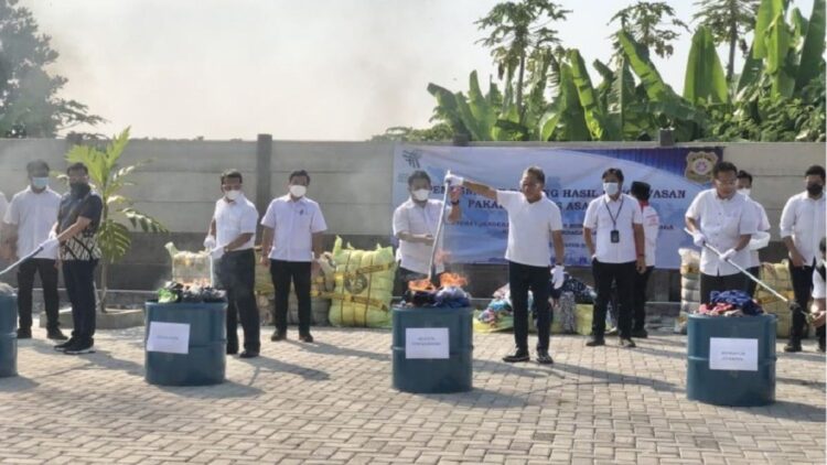 Mendag musnahkan pakaian bekas impor