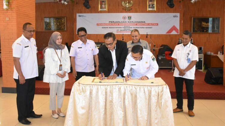 MoU Semen Padang terkait pemberdayaan masyarakat sekitar hutan dan penghijauan
