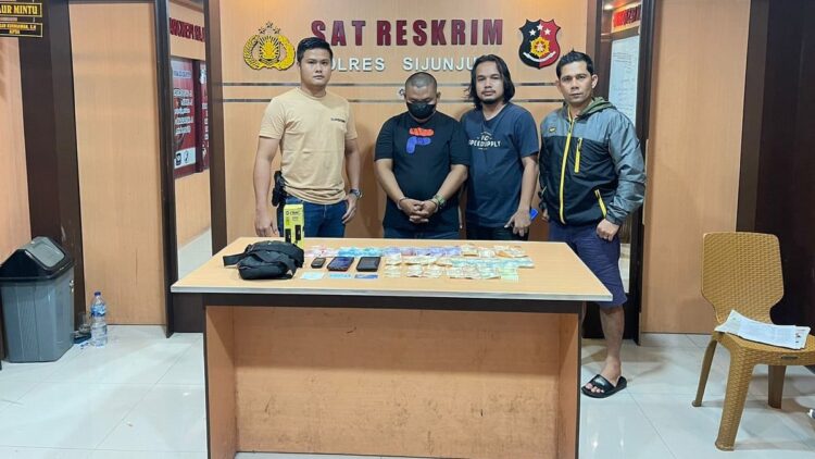 Jual Togel Online, Oknum ASN di Sijunjung Ditangkap Polisi 1 Oknum ASN jual togel di Sijunjung