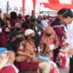 Presiden Jokowi didampingi Ibu Iriana Joko Widodo menyerahkan BMK dan BLT minyak goreng kepada peserta Program Keluarga Harapan (PKH) di Pasar Sungai Duri, Kabupaten Bengkayang, Provinsi Kalimantan Barat, pada Selasa (09/08/2022). (Foto: BPMI Setpres/Kris)