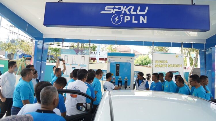 Dukung Transisi Kendaraan Listrik, PLN Sumbar Tambah 30 SPKLU 1 SPKLU PLN