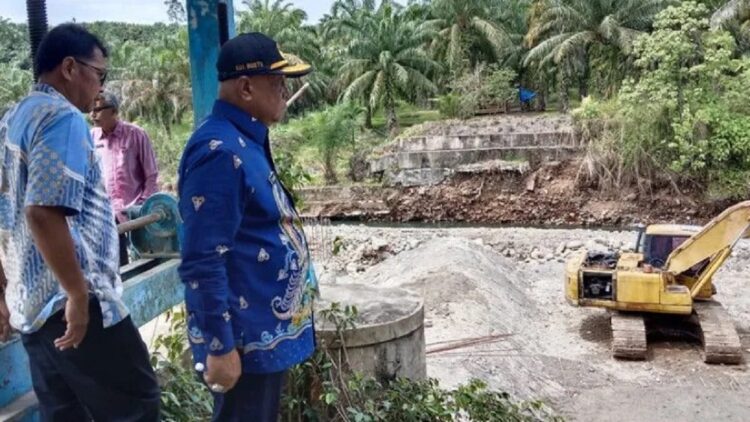 Sekda Agam cek pembangunan bendungan yang masuk dalam realisasi belanja di semester pertama 2022.