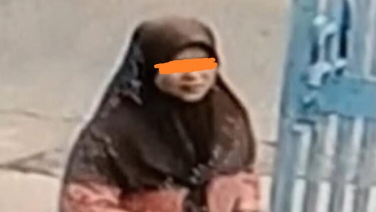 Viral Ibu Muda Curi HP di Padang, Polisi Buru Pelaku 1 Pelaku berpura-pura meminta sumbangan lalu mencuri HP di rumah korban. (IST)