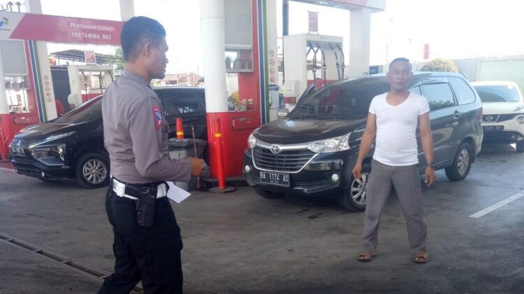 Polresta Padang melakukan olah TKP truk menabrak pejalan kaki di SPBU Ampang. (IST)